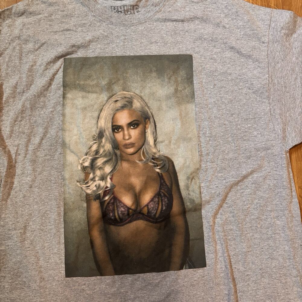 Kylie Jenner T Shirt XXL 2XL Gray Short Sleeve Collection Pinup Photograph - Picture 3 of 5